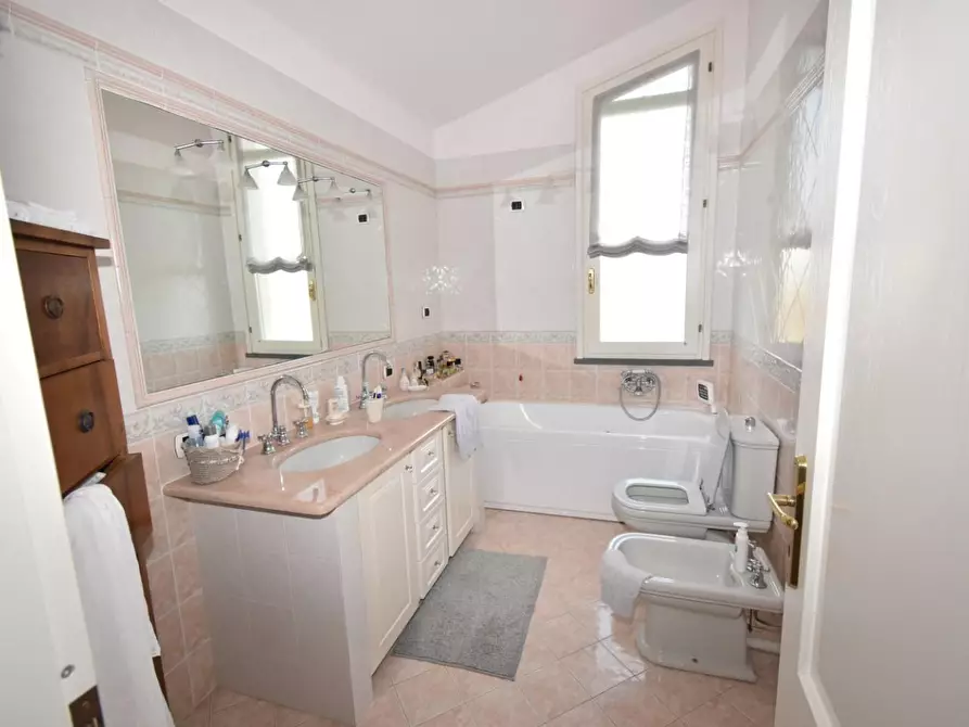 Immagine 25 di Villa in vendita  a San Giuliano Terme