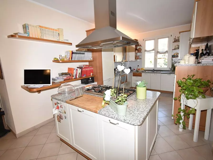 Immagine 8 di Villa in vendita  a San Giuliano Terme