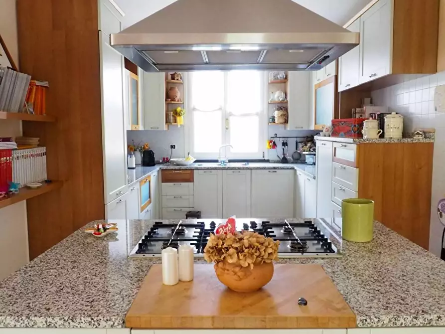 Immagine 5 di Villa in vendita  a San Giuliano Terme