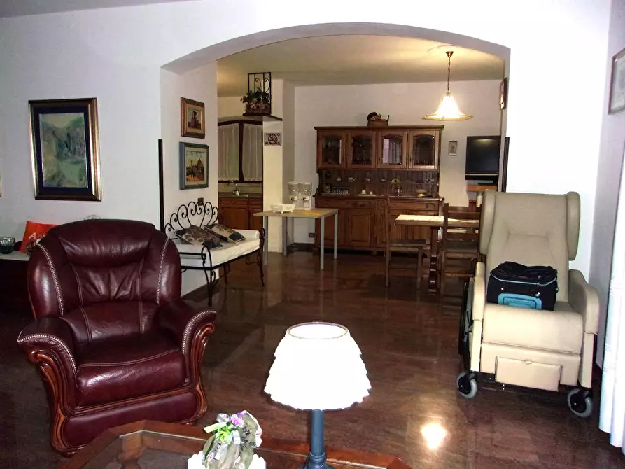 Immagine 6 di Villa in vendita  a Carrara