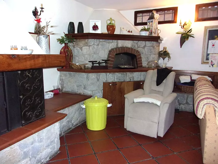 Immagine 61 di Villa in vendita  a Carrara