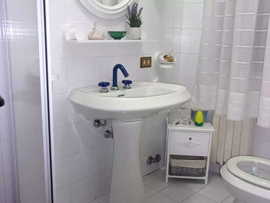 Immagine 46 di Villa in vendita  a Carrara