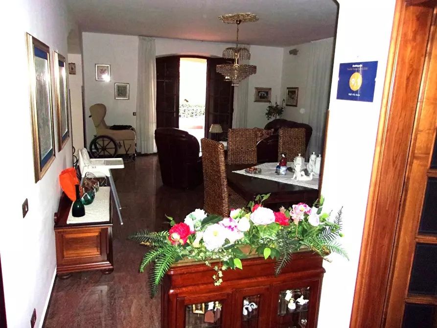 Immagine 10 di Villa in vendita  a Carrara