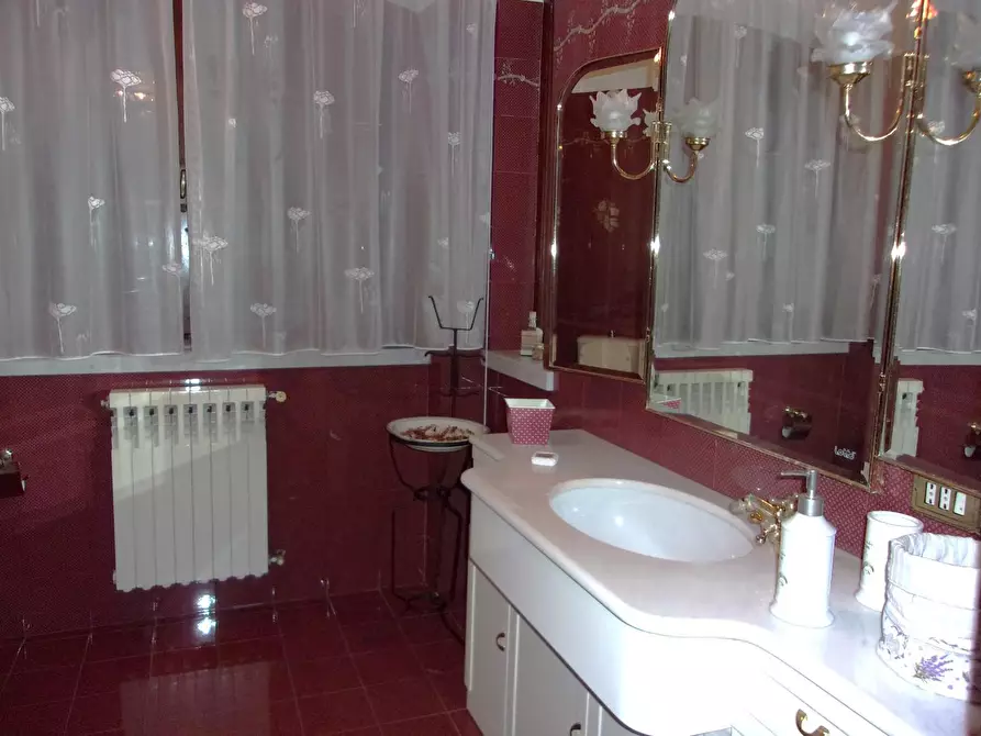 Immagine 41 di Villa in vendita  a Carrara