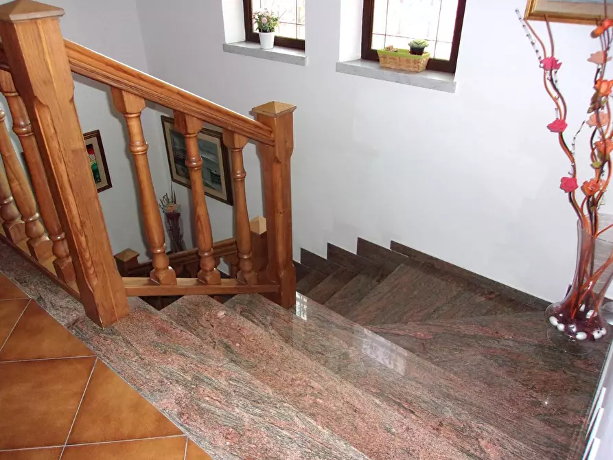 Immagine 15 di Villa in vendita  a Carrara