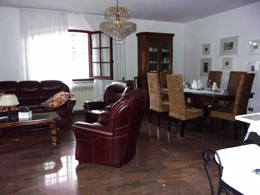 Immagine 8 di Villa in vendita  a Carrara
