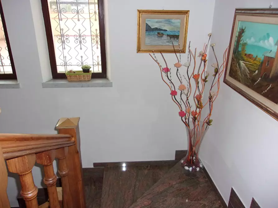 Immagine 17 di Villa in vendita  a Carrara