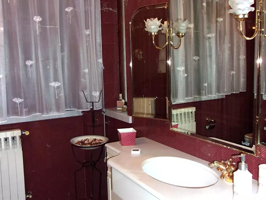 Immagine 42 di Villa in vendita  a Carrara