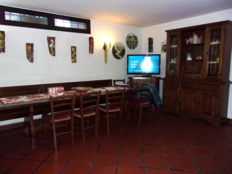 Immagine 60 di Villa in vendita  a Carrara