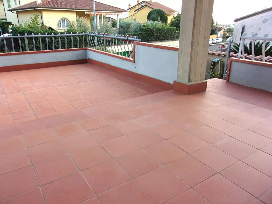 Immagine 11 di Villa in vendita  a Carrara