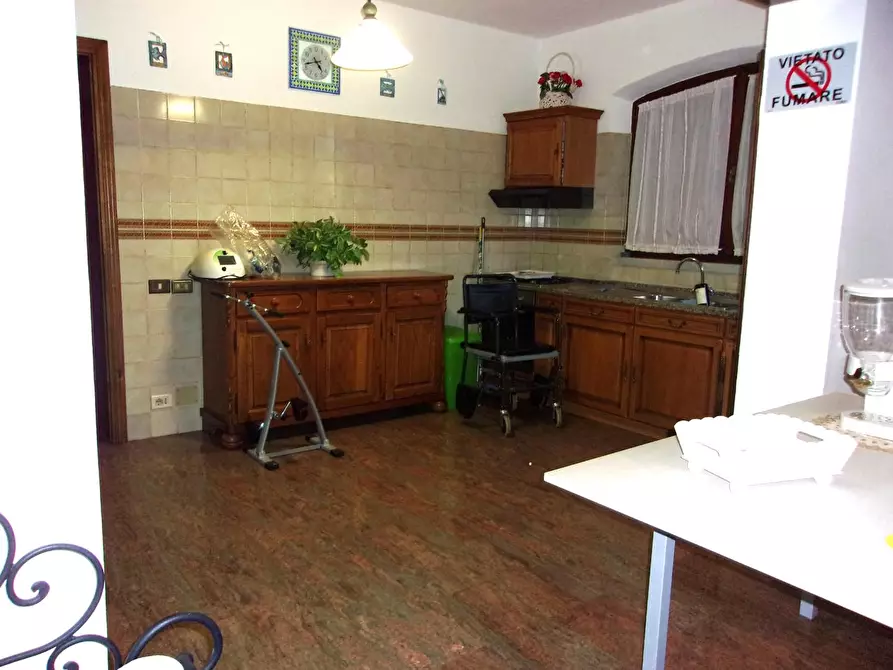 Immagine 4 di Villa in vendita  a Carrara