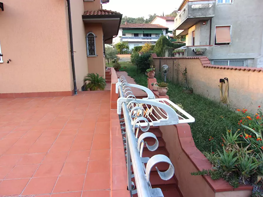 Immagine 51 di Villa in vendita  a Carrara