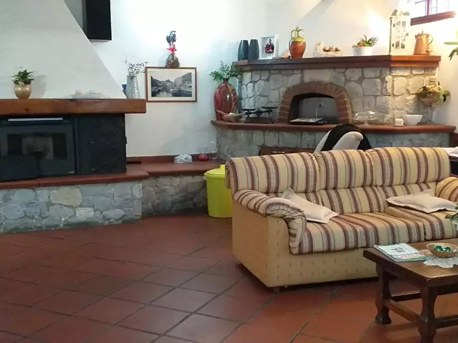 Immagine 58 di Villa in vendita  a Carrara