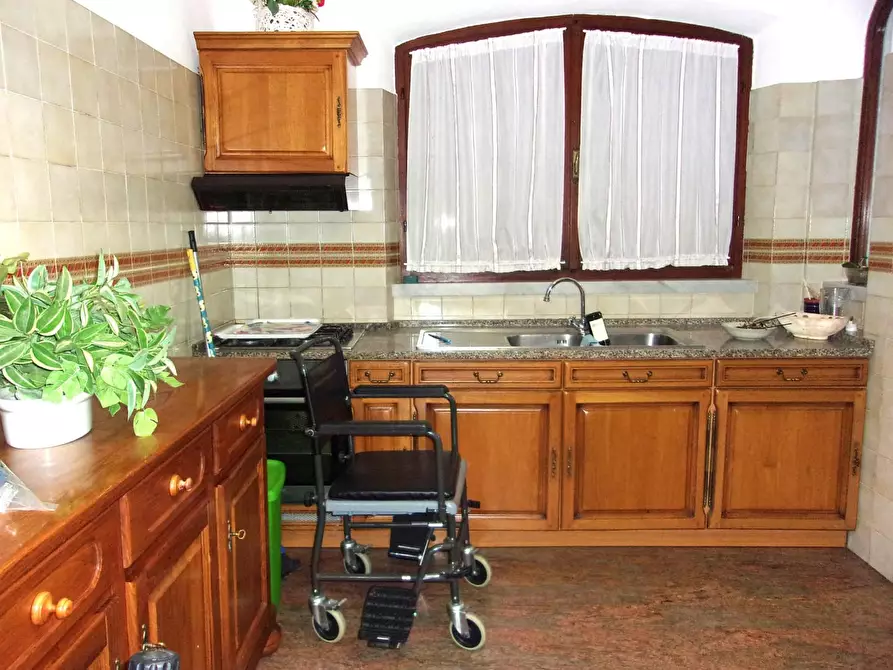 Immagine 5 di Villa in vendita  a Carrara