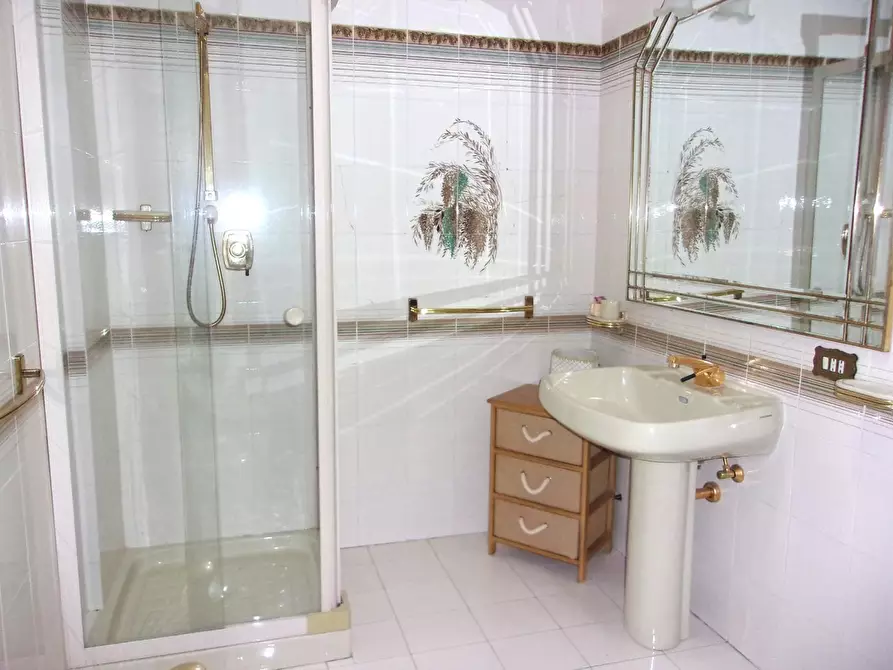 Immagine 31 di Villa in vendita  a Carrara