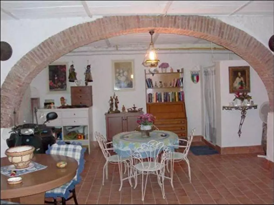 Immagine 1 di Porzione di casa in vendita  a Ortonovo