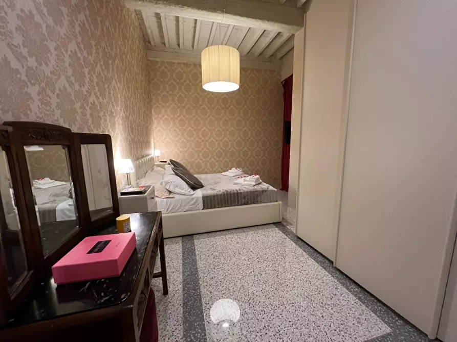 Immagine 17 di Appartamento in affitto  a Lucca