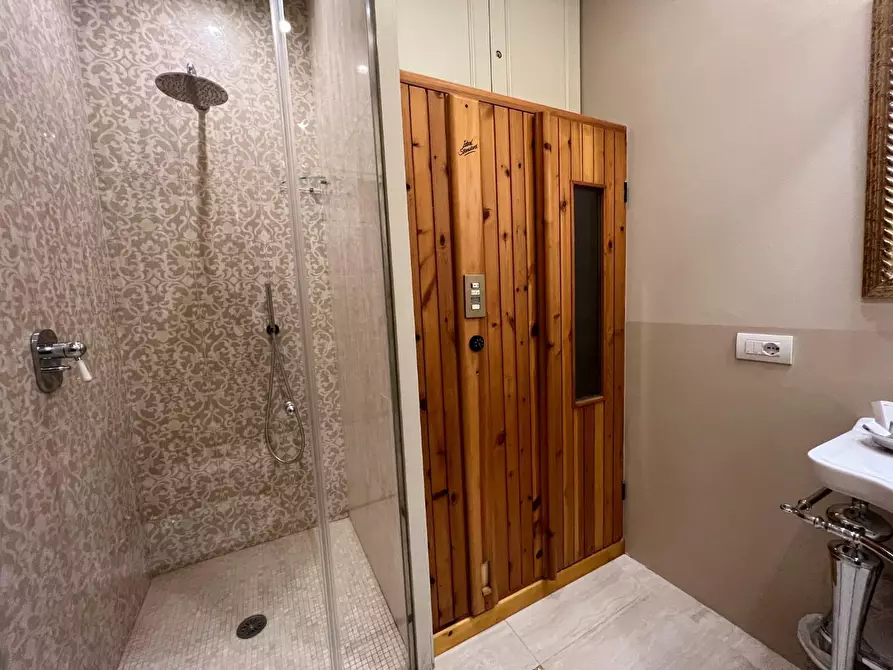 Immagine 11 di Appartamento in affitto  a Lucca