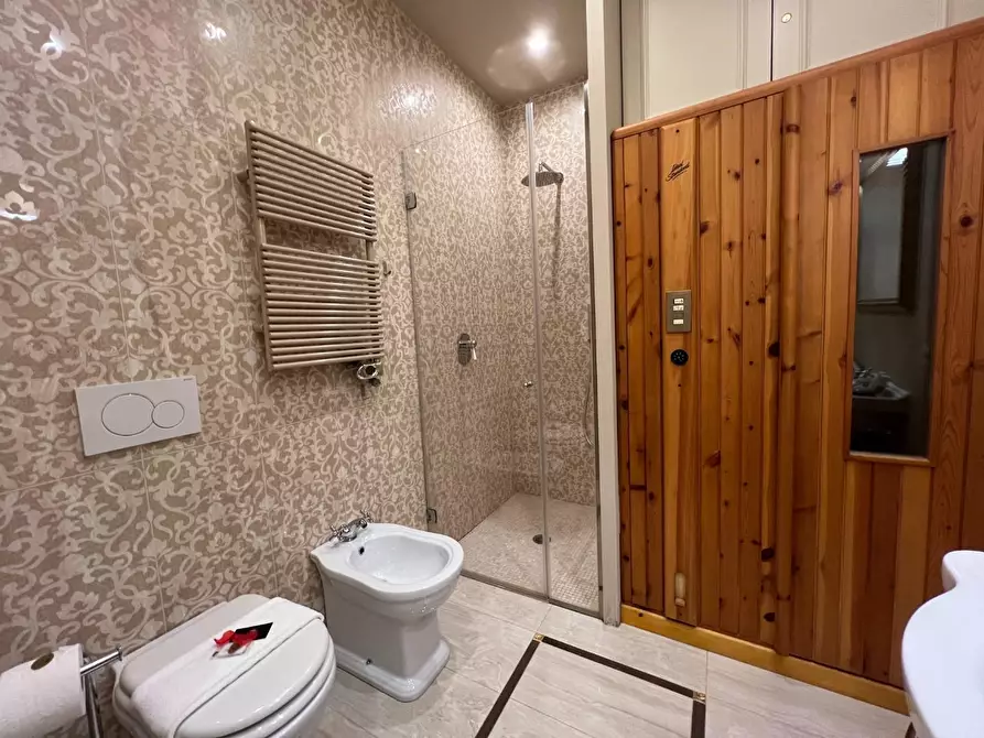 Immagine 10 di Appartamento in affitto  a Lucca