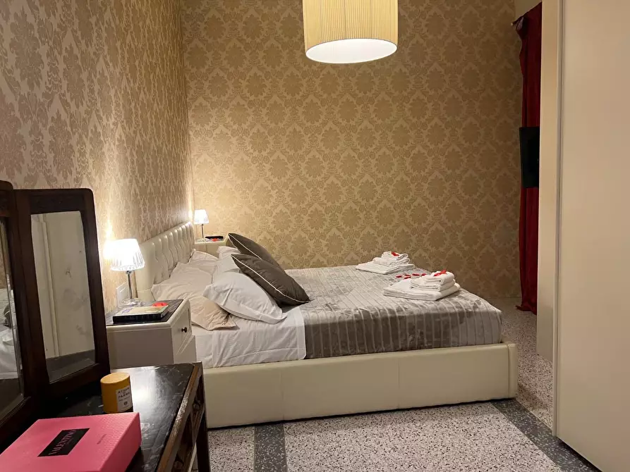 Immagine 16 di Appartamento in affitto  a Lucca