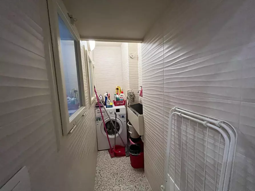 Immagine 6 di Appartamento in affitto  a Lucca