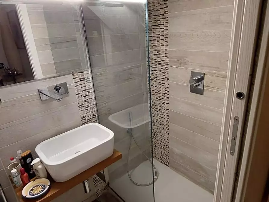 Immagine 9 di Terratetto in vendita  a Capraia E Limite