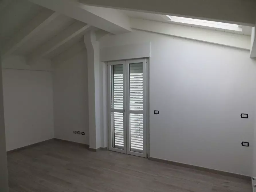 Immagine 10 di Villa in vendita  a Montignoso