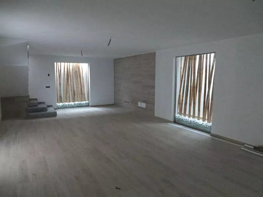 Immagine 9 di Villa in vendita  a Montignoso