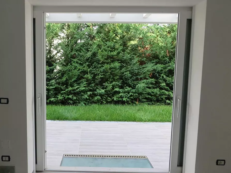 Immagine 18 di Villa in vendita  a Montignoso