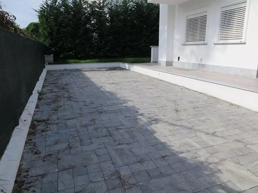 Immagine 5 di Villa in vendita  a Montignoso