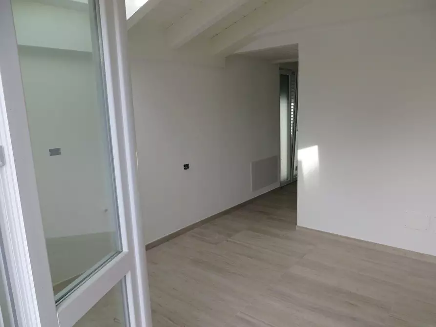 Immagine 11 di Villa in vendita  a Montignoso