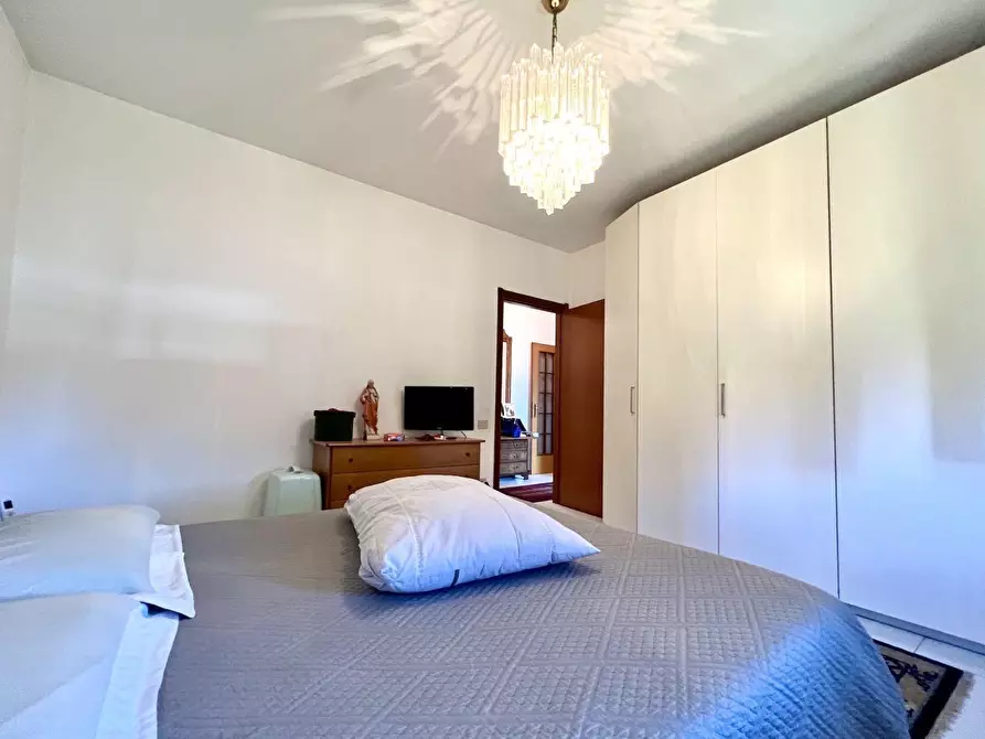 Immagine 8 di Appartamento in vendita  a Massa