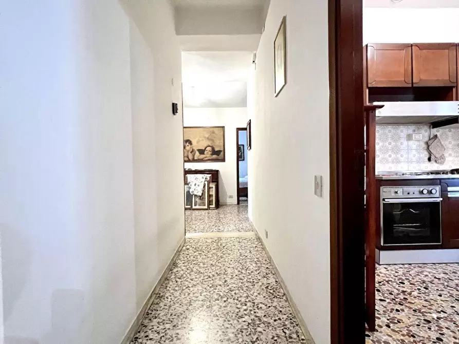 Immagine 5 di Casa semindipendente in vendita  a Massa