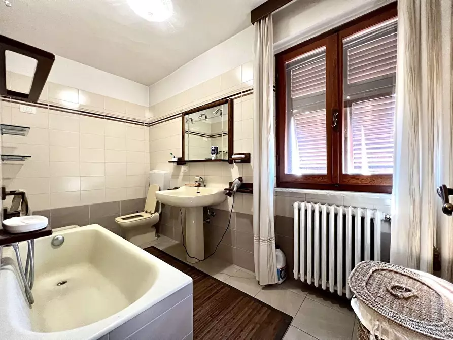 Immagine 11 di Casa semindipendente in vendita  a Massa