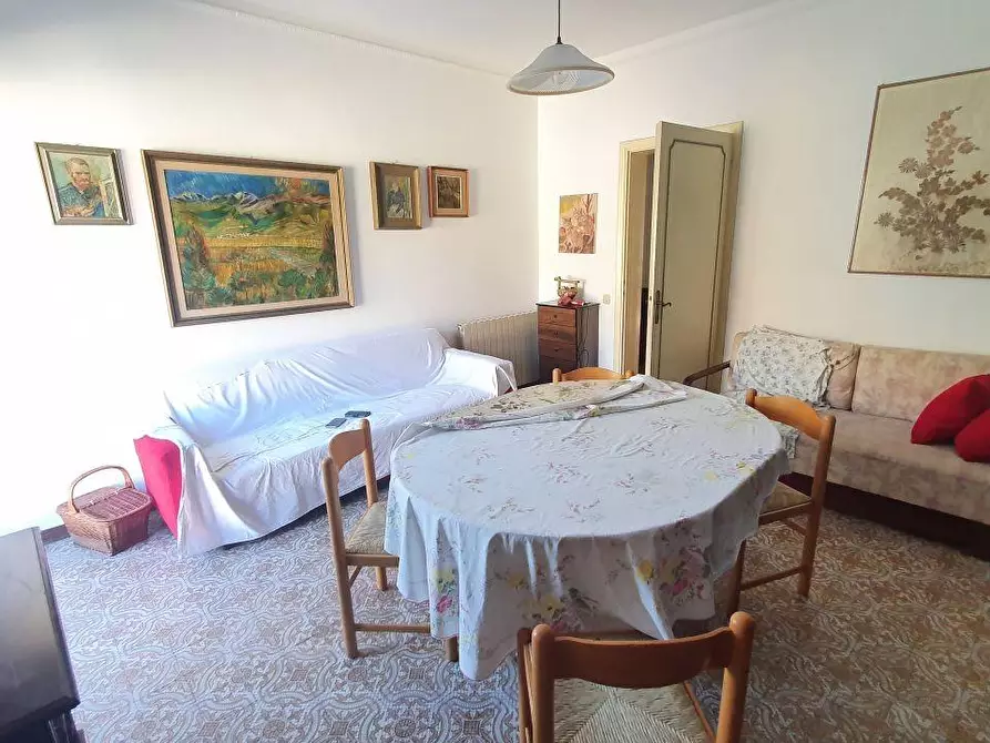 Immagine 3 di Appartamento in vendita  a Massa