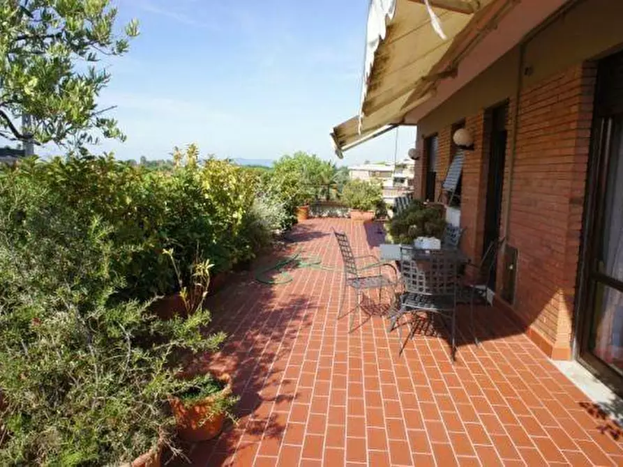 Immagine 2 di Mansarda in vendita  a Massa