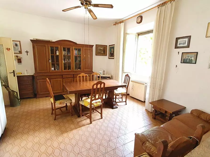 Immagine 2 di Appartamento in vendita  a Massa