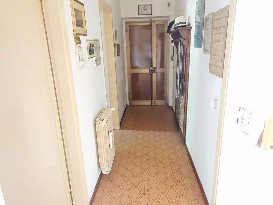 Immagine 11 di Appartamento in vendita  a Massa