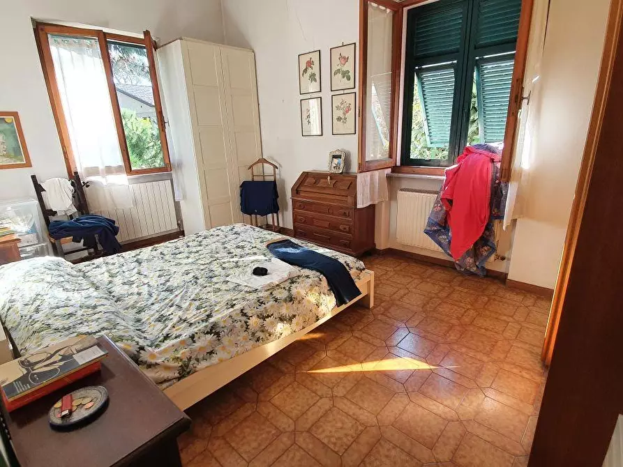 Immagine 13 di Villa in vendita  a Massa