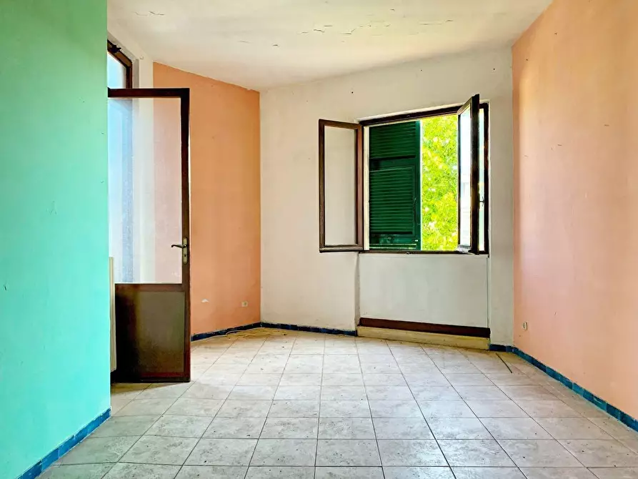 Immagine 1 di Appartamento in vendita  a Massa