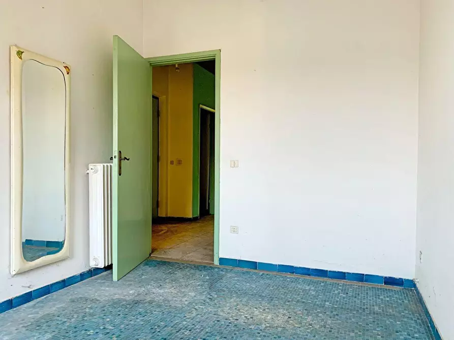 Immagine 7 di Appartamento in vendita  a Massa