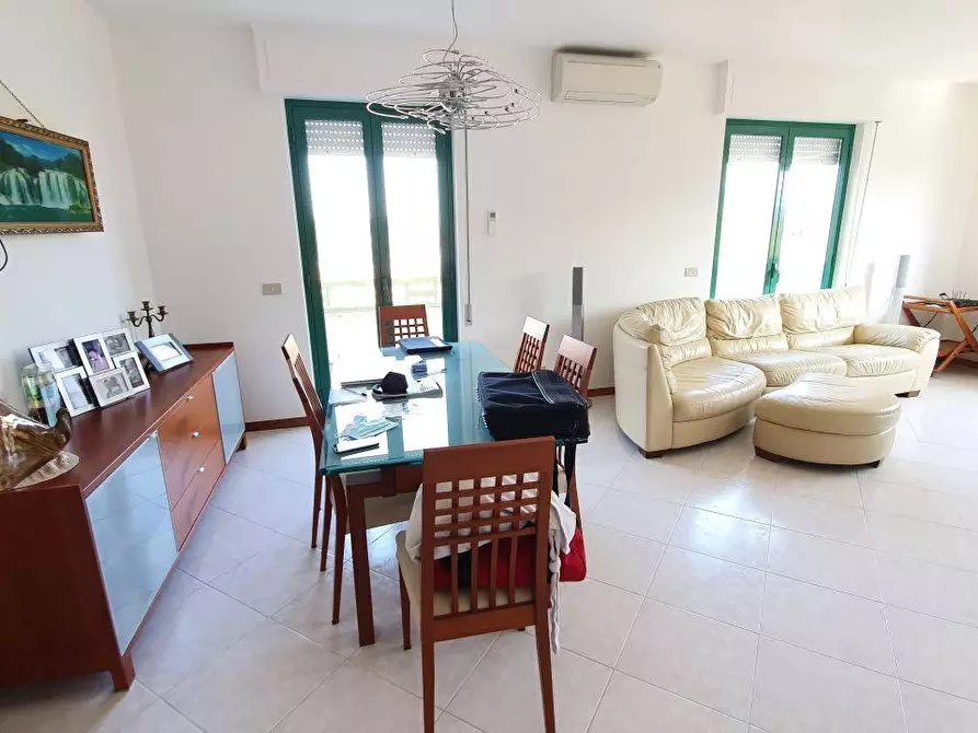 Immagine 3 di Appartamento in vendita  a Massa