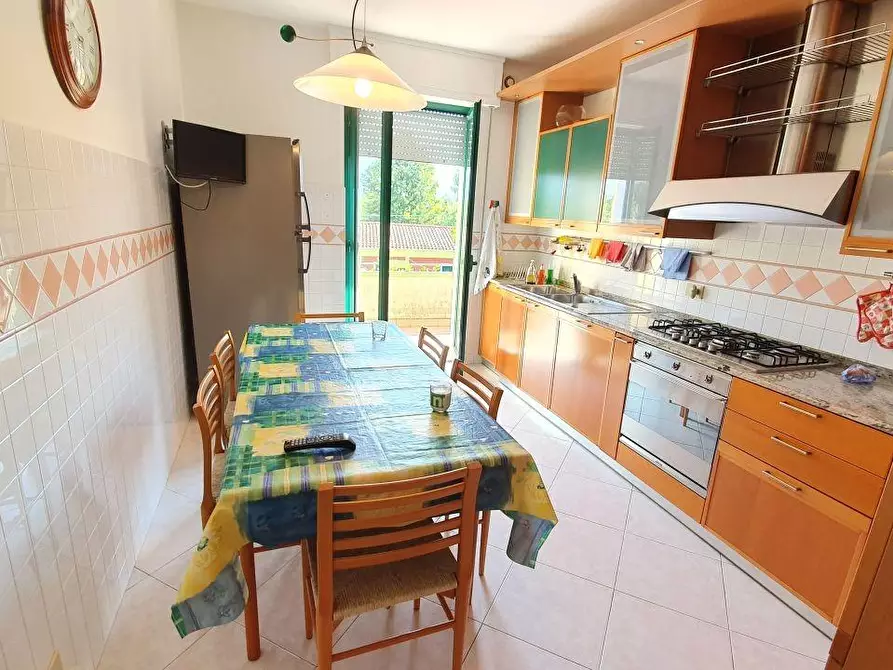 Immagine 6 di Appartamento in vendita  a Massa