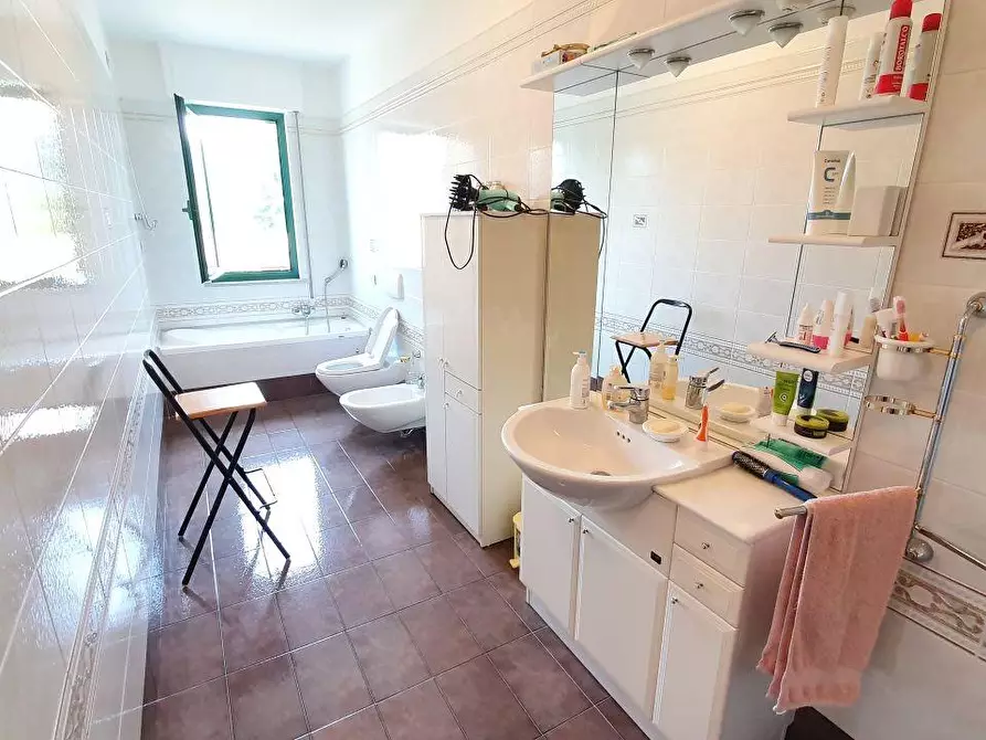 Immagine 10 di Appartamento in vendita  a Massa