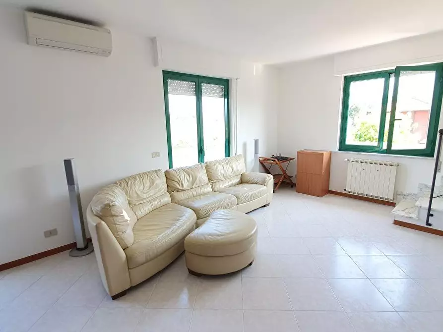 Immagine 4 di Appartamento in vendita  a Massa