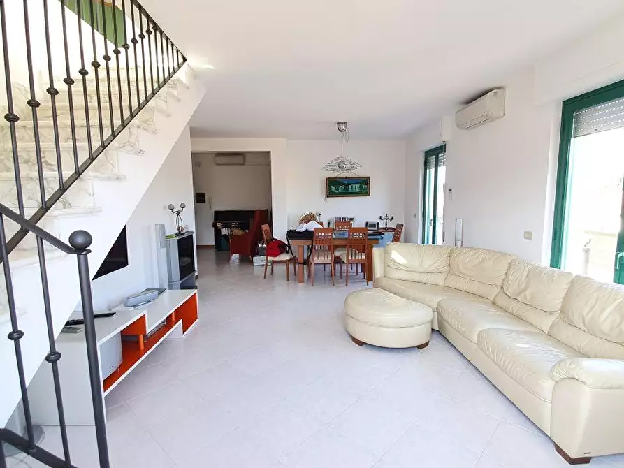 Immagine 2 di Appartamento in vendita  a Massa