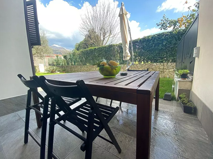 Immagine 31 di Casa bifamiliare in vendita  a Massa