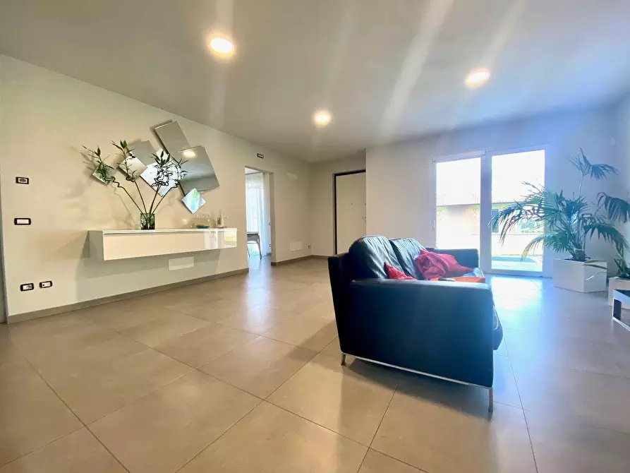 Immagine 4 di Casa bifamiliare in vendita  a Massa