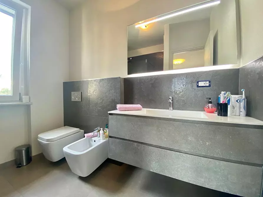 Immagine 22 di Casa bifamiliare in vendita  a Massa