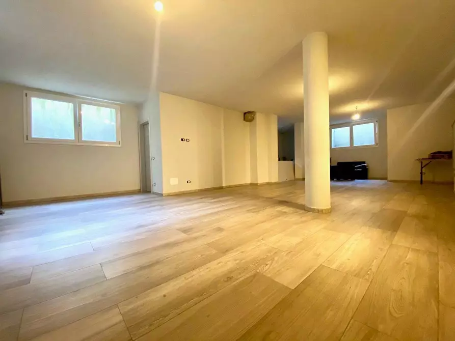 Immagine 36 di Casa bifamiliare in vendita  a Massa